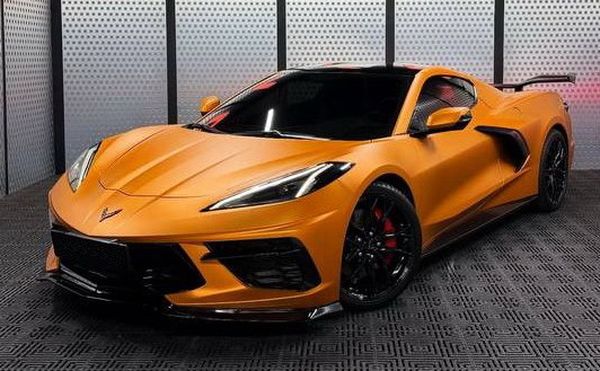 Спорткар Chevrolet Corvette С8 помаранчовий прокат без водія в Києві