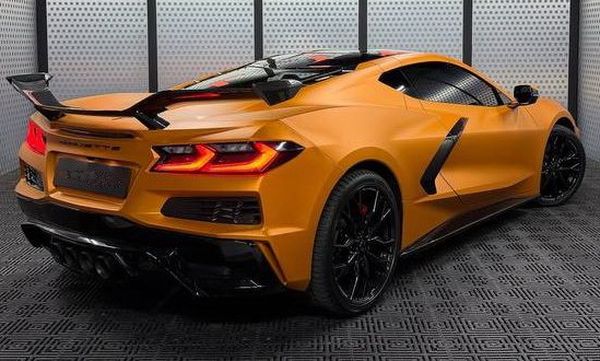 Спорткар Chevrolet Corvette С8 помаранчовий прокат без водія в Києві