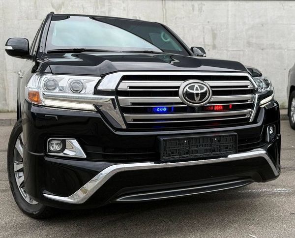 Оренда Toyota Land Cruiser 200 броньований з водієм у Києві
