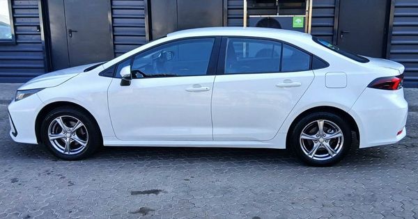 Замовити Toyota Corolla біла на весілля Київ ціна