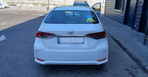 Замовити Toyota Corolla біла на весілля Київ ціна