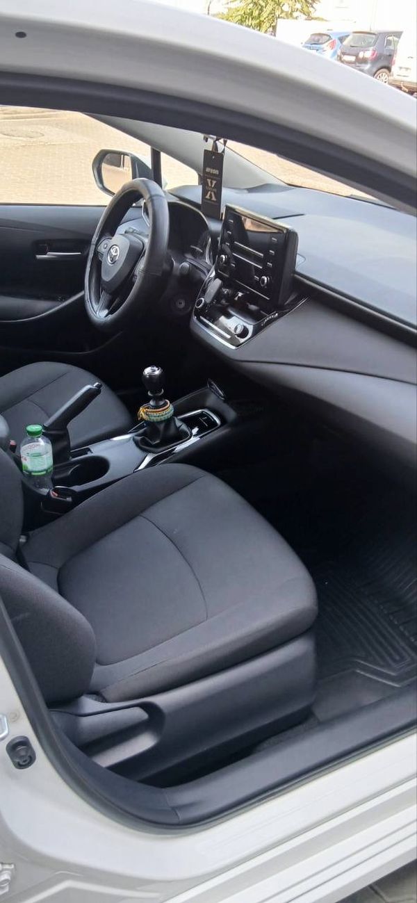 Замовити Toyota Corolla біла на весілля Київ ціна