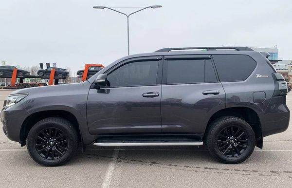 Замовити Toyota Prado 70 Anniversary на весілля Київ ціна