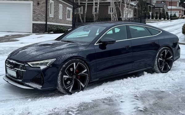 Оренда Audi A7 RS з водієм або без у Києві
