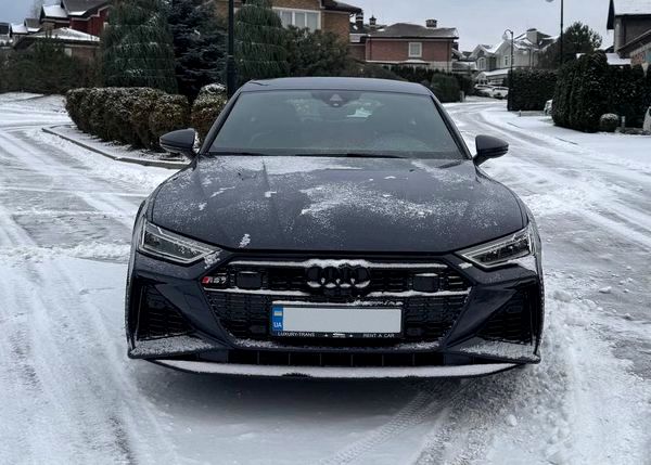 Оренда Audi A7 RS з водієм або без у Києві