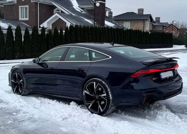 Оренда Audi A7 RS з водієм або без у Києві