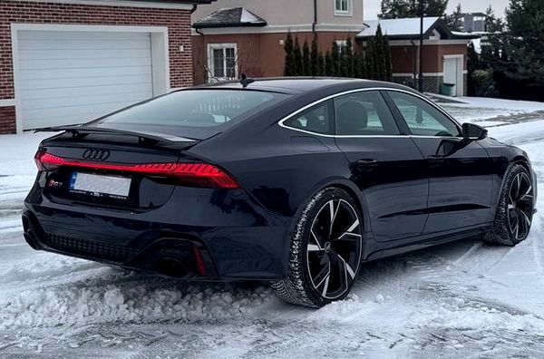 Оренда Audi A7 RS з водієм або без у Києві
