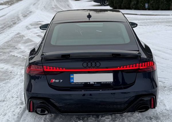 Оренда Audi A7 RS з водієм або без у Києві