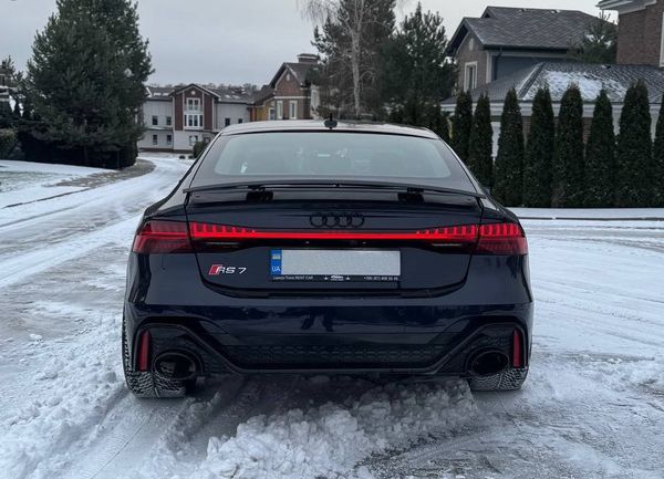 Оренда Audi A7 RS з водієм або без у Києві