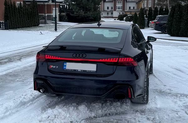 Оренда Audi A7 RS з водієм або без у Києві