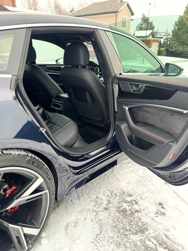 Оренда Audi A7 RS з водієм або без у Києві