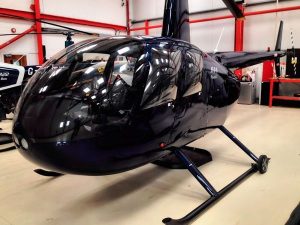 Фотосесія з гелікоптером Robinson R44 над Києвом — оренда гелікоптера