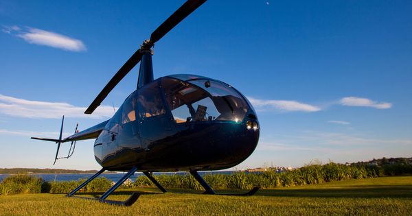 Фотосесія з гелікоптером Robinson R44 над Києвом — оренда гелікоптера