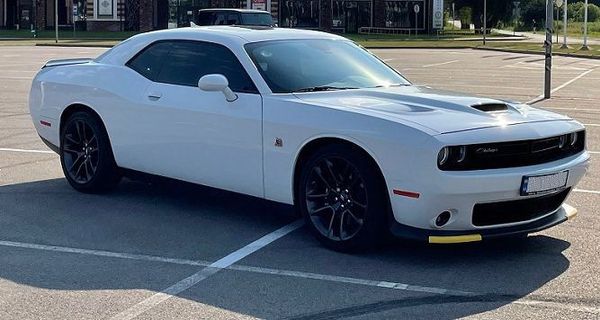 Прокат Dodge Challenger 6.4 білий без водія у Києві - ціна