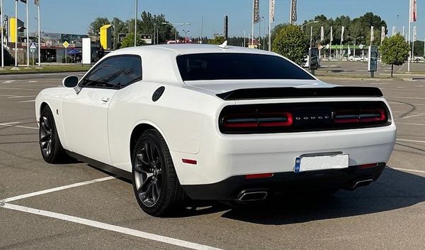 Прокат Dodge Challenger 6.4 білий без водія у Києві - ціна