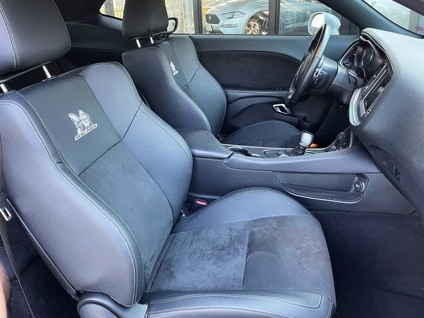 Прокат Dodge Challenger 6.4 білий без водія у Києві - ціна