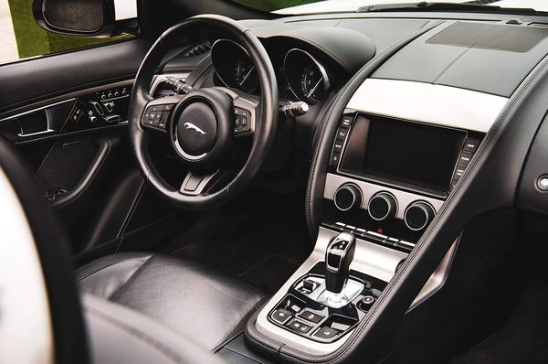 Прокат Jaguar F-Type кабріолет білий без водія Київ – ціна