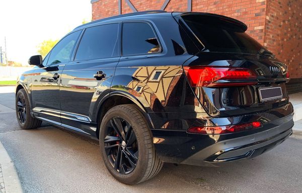 Прокат Audi Q7 R-Line у Києві: оренда з водієм та без водія на вигідних умовах