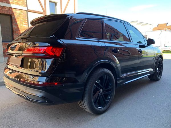 Прокат Audi Q7 R-Line у Києві: оренда з водієм та без водія на вигідних умовах