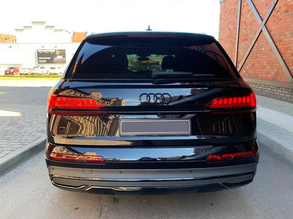Прокат Audi Q7 R-Line у Києві: оренда з водієм та без водія на вигідних умовах