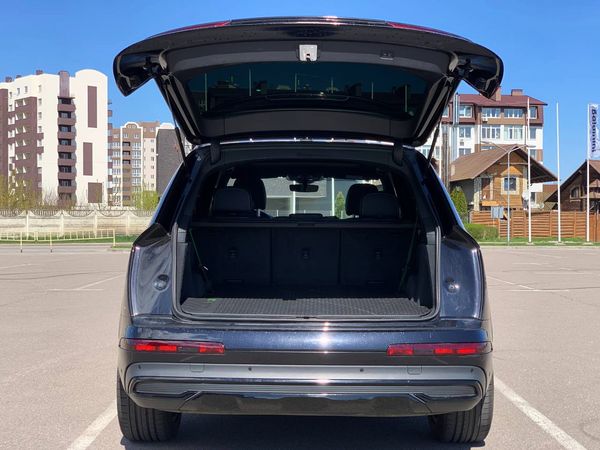 Прокат Audi Q7 R-Line у Києві: оренда з водієм та без водія на вигідних умовах
