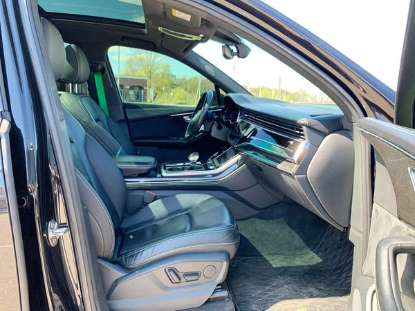 Прокат Audi Q7 R-Line у Києві: оренда з водієм та без водія на вигідних умовах