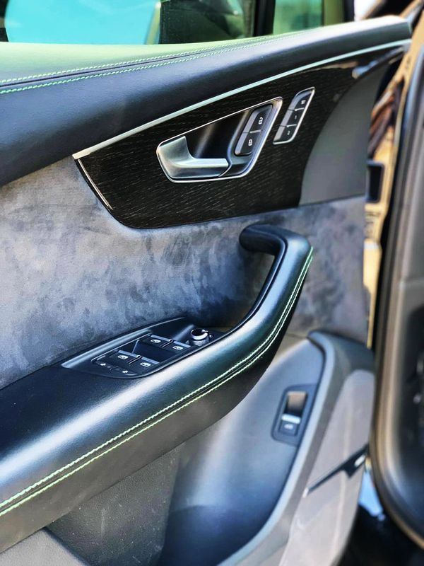 Прокат Audi Q7 R-Line у Києві: оренда з водієм та без водія на вигідних умовах