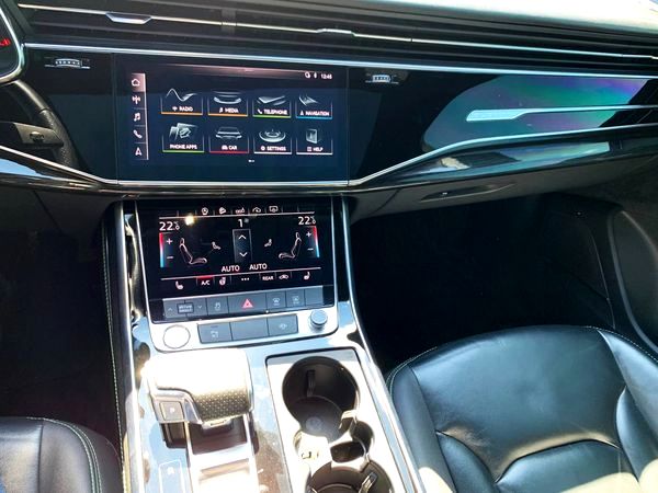 Прокат Audi Q7 R-Line у Києві: оренда з водієм та без водія на вигідних умовах