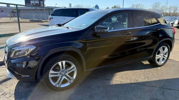 Позашляховик Mercedes-Benz GLA 250 чорний на весілля в Києві