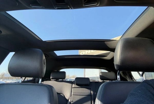 Позашляховик Mercedes-Benz GLA 250 чорний на весілля в Києві