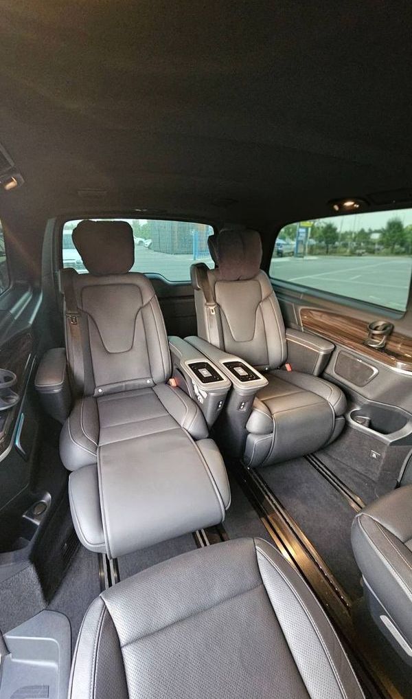 Мікроавтобус на весілля Mercedes‑Benz V‑Class 2023 з водієм Київ – оренда та ціна