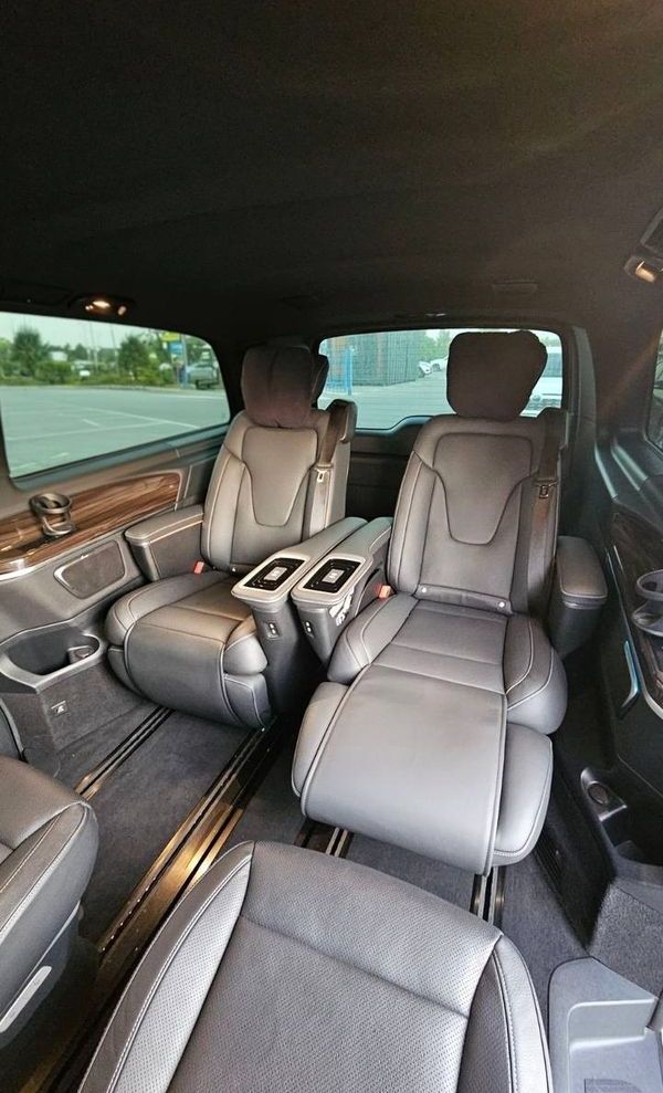 Мікроавтобус на весілля Mercedes‑Benz V‑Class 2023 з водієм Київ – оренда та ціна