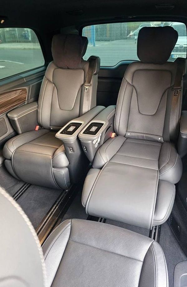 Мікроавтобус на весілля Mercedes‑Benz V‑Class 2023 з водієм Київ – оренда та ціна