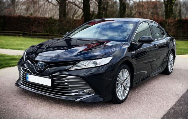 Прокат Toyota Camry 2025 V70 в Києві – без водія в Києві