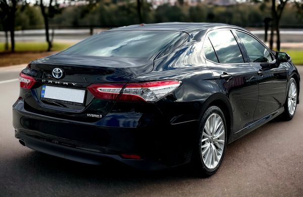 Прокат Toyota Camry 2025 V70 в Києві – без водія в Києві