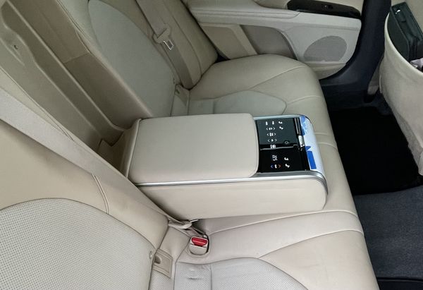 Прокат Toyota Camry 2025 V70 в Києві – без водія в Києві