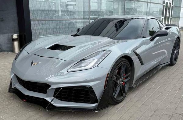 Прокат кабріолета Chevrolet Corvette Targa сірий без водія у Києві