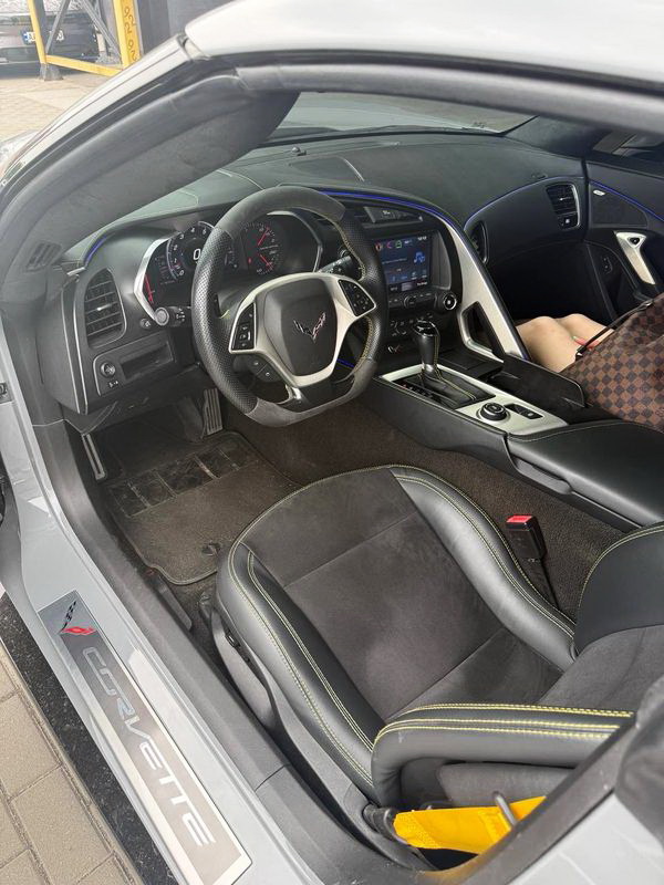 Прокат кабріолета Chevrolet Corvette Targa сірий без водія у Києві